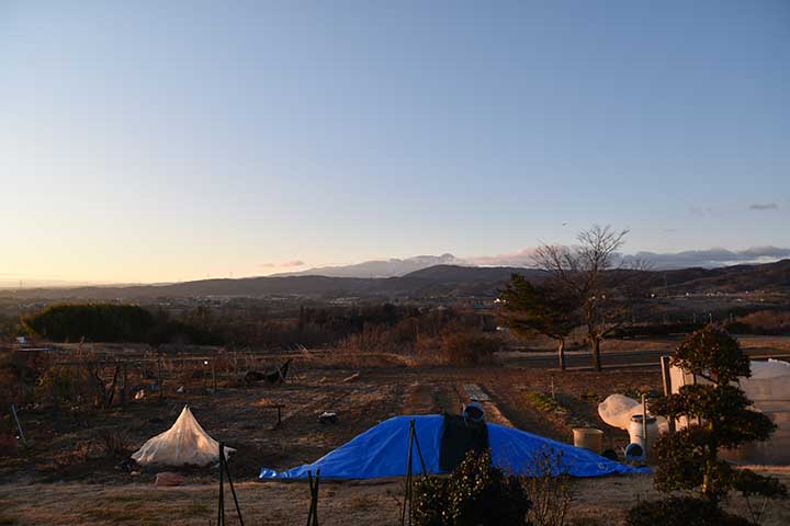 明るく晴れた朝